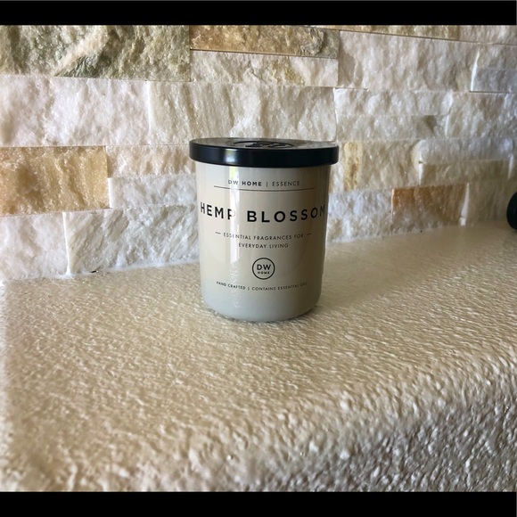 HEMP Blossom Candle DW home - Picture 2 of 12